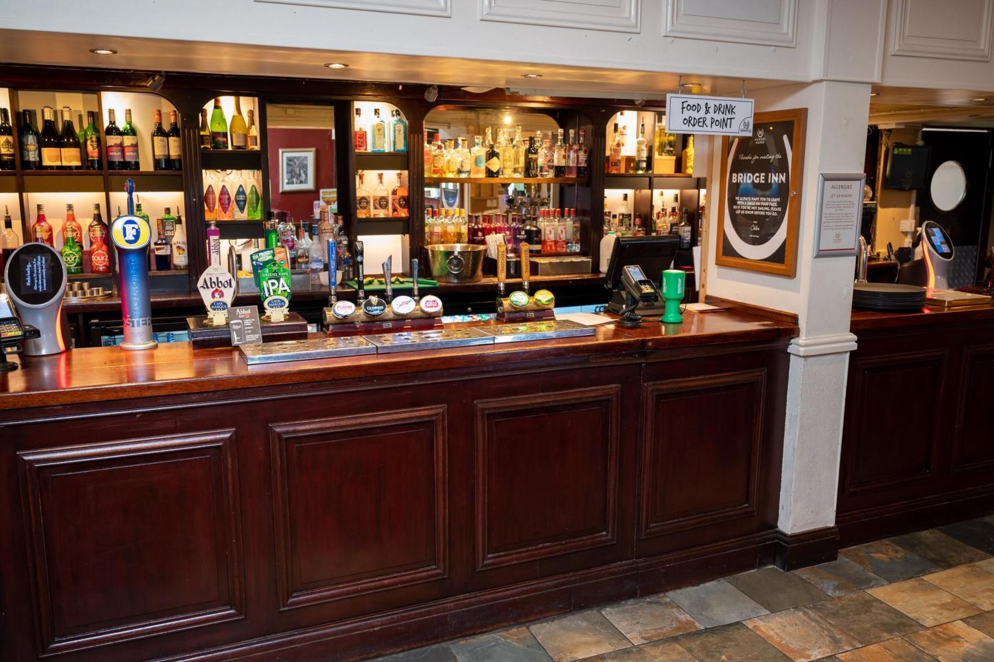 Bridge Inn 克利夫登 外观 照片